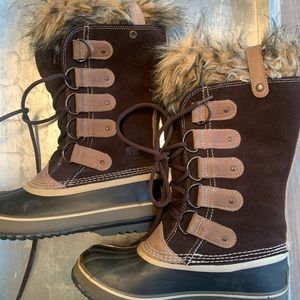 Sorel Joan of Arc boot. Excellent used condition.
